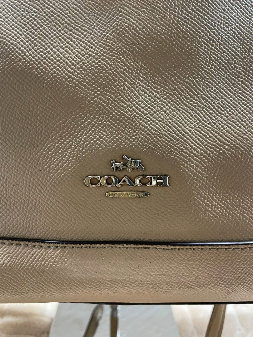 COACH CROSS GRAIN SIERRA (Category: Shoulder Bags) located in Caloocan City. Submitted by j3ngsanity (Listing ID 1460250658, Image 2). Description: SIGN OF USAGE CODED YKK ZIP.