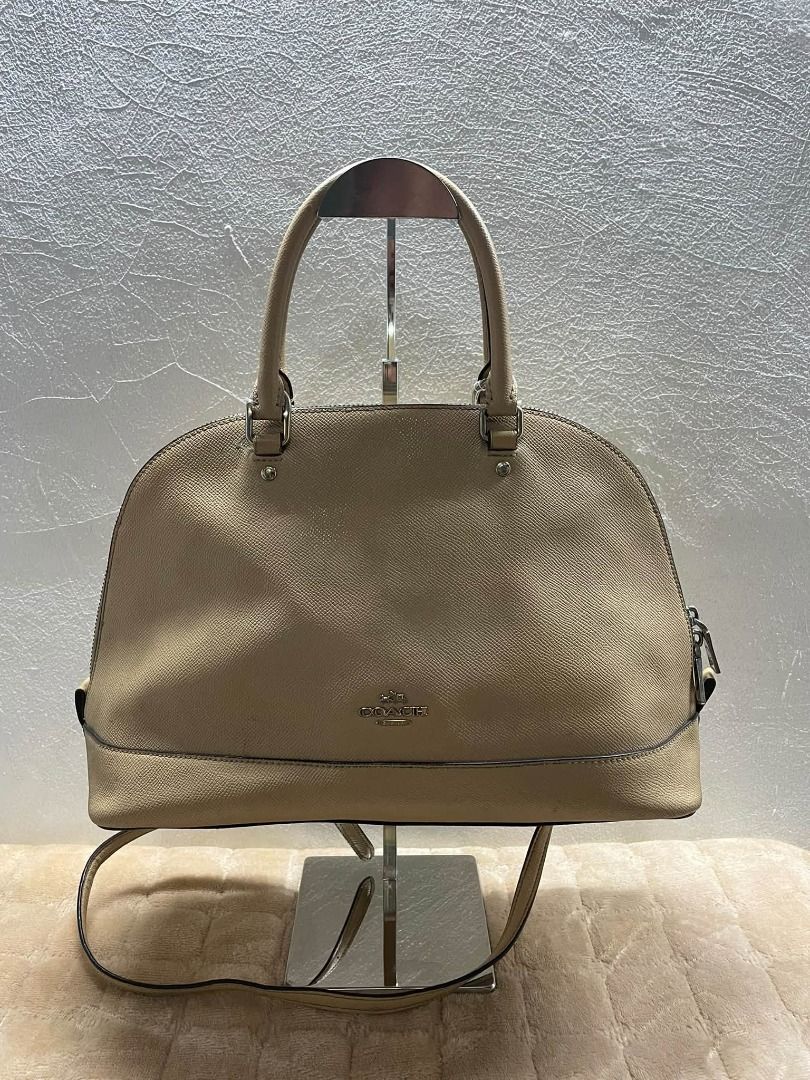COACH CROSS GRAIN SIERRA (Category: Shoulder Bags) located in Caloocan City. Submitted by j3ngsanity (Listing ID 1460250658, Image 1). Description: SIGN OF USAGE CODED YKK ZIP.