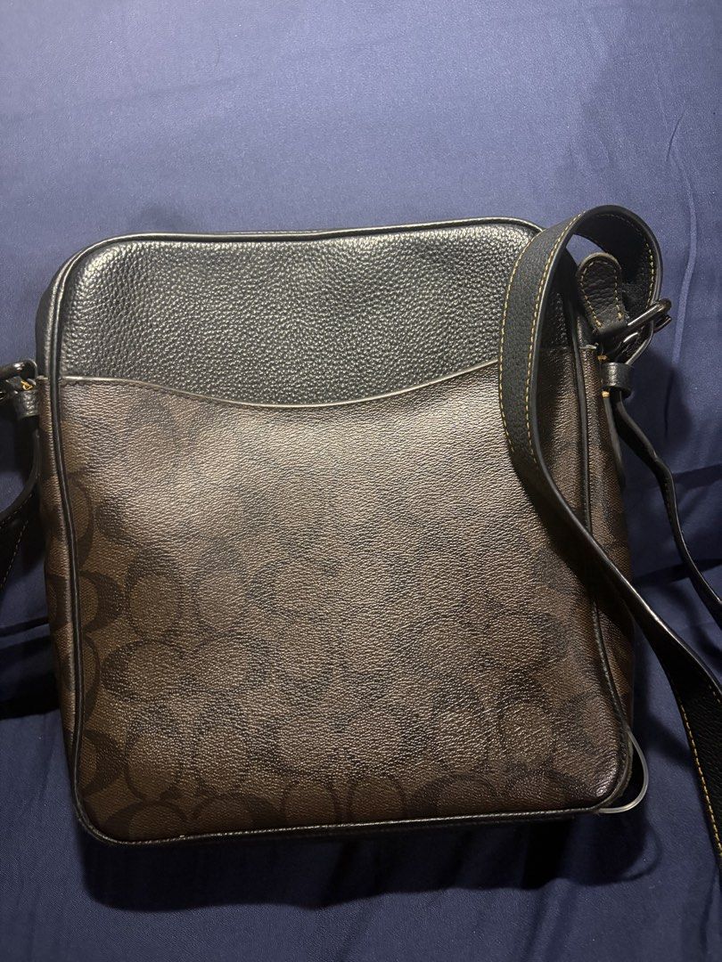 Coach Hudson crossbody bag 21 (Category: Luxury Bags & Wallets) located in Las Pinas. Submitted by omniknight15 (Listing ID 1460108978, Image 2). Description: Coach hudson crossbody bag Bought in US 2023 350$ 💯 original Issue in the last pic Nego Meetups or lalamove Laspiñas Rfs declutter.