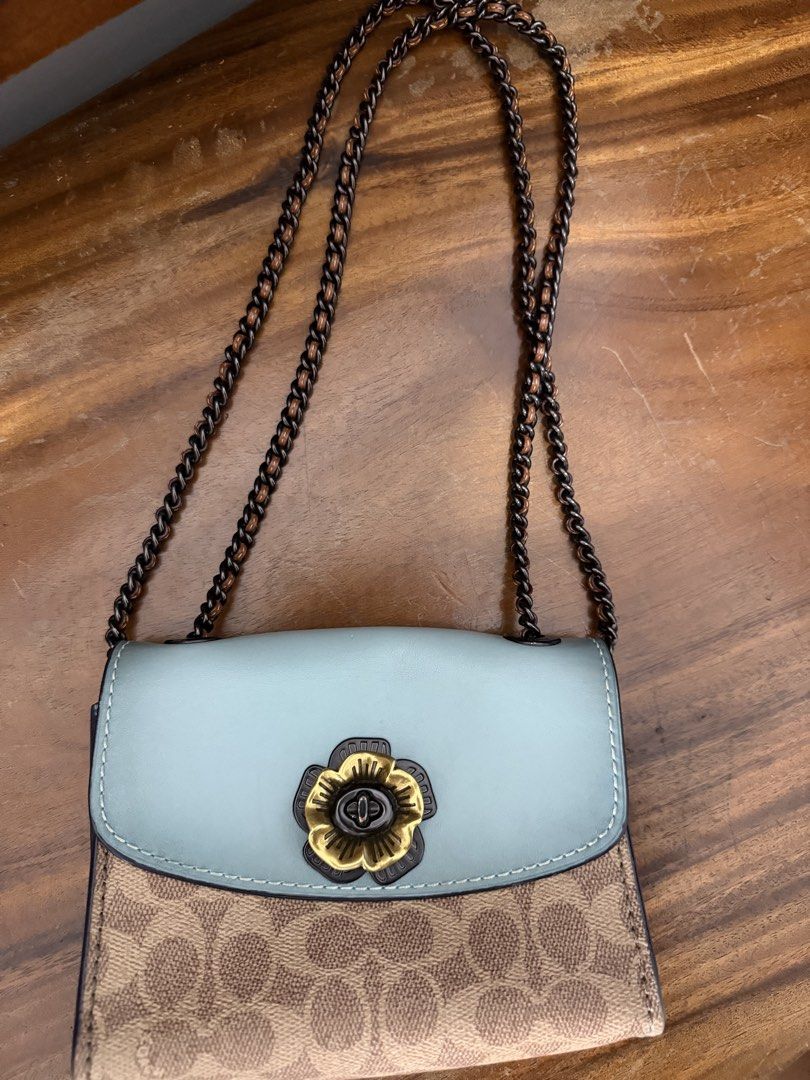 Coach Parker 18 Convertible chain bag (Category: Luxury Bags & Wallets) located in Makati City. Submitted by petite_preloved2 (Listing ID 1460131838, Image 2). Description: Authentic Minor fadings on the hardware Interior smells clean but the leather lining chipped off. Overall still a pretty and cute bag.