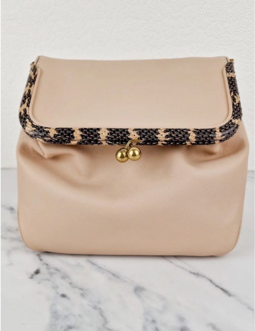 Coach ridee (Category: Cross-body Bags) located in Baguio. Submitted by beatriz468 (Listing ID 1460186106, Image 2). Description: Original coach rider Retail Brandnew .
