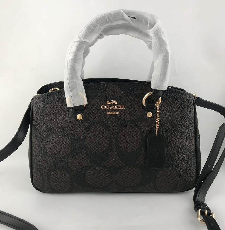 Coach Savannah Carryall Small (Category: Shoulder Bags) located in Binan City. Submitted by pinkykeenshop (Listing ID 1460280873, Image 1). Description: .