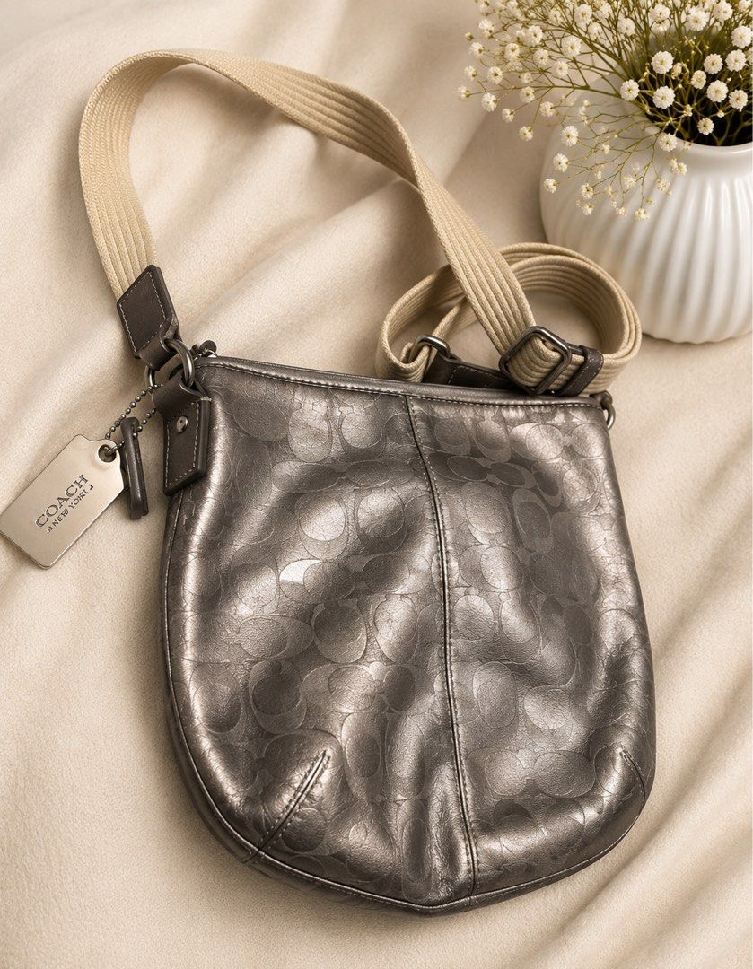 Coach Sling Bag (Category: Cross-body Bags) located in Cavite. Submitted by theluxurybyaalheebotique (Listing ID 1460239308, Image 3). Description: .