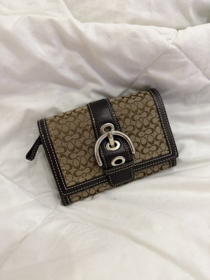 Coach Soho Medium Wallet (Category: Luxury Bags & Wallets) located in San Fernando. Submitted by gbagscollection (Listing ID 1460141698, Image 1). Description: OG No issue Excellent condition .