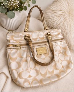 (Category: ) located in . Submitted by theluxurybyaalheebotique (Listing ID 1460239018, Image 1). Description: .
