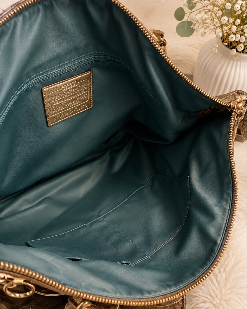 Coach Tote Bag (Category: Tote Bags) located in Cavite. Submitted by theluxurybyaalheebotique (Listing ID 1460239018, Image 3). Description: .
