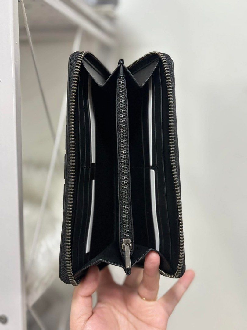 COACH VARSITY LONG WALLET (Category: Wallets & Card Holders) located in Marikina City. Submitted by airamarie999 (Listing ID 1460172120, Image 2). Description: 𝑳𝒐𝒏𝒈 𝑾𝒂𝒍𝒍𝒆𝒕 • 𝑺𝒍𝒊𝒎 𝑪𝒂𝒓𝒅𝒉𝒐𝒍𝒅𝒆𝒓 • 𝑩𝒊𝒇𝒐𝒍𝒅 ✨ Three wallet styles, one goal — keeping your everyday essentials organized in style. 🤎 From slim cardholders for the minimalist to spacious long wallets and classic bifolds, find the perfect fit for your everyday carry