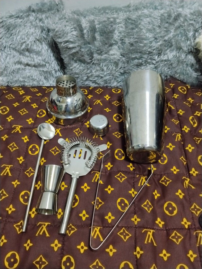 Cobbler shaker set 750ml (Category: Other Kitchenware & Tableware) located in Navotas City. Submitted by igabrielle (Listing ID 1460196905, Image 2). Description: - Complete set of stainless steel bar tools for cocktails. - Includes: Cobbler shaker set 750ml (w/ minimal dents) > ice tong > hawthorne strainer > 1 & ½ oz double jigger > straw spoon - Made from durable, high-quality stainless steel. - Ideal for both home bar enthusiasts and professi