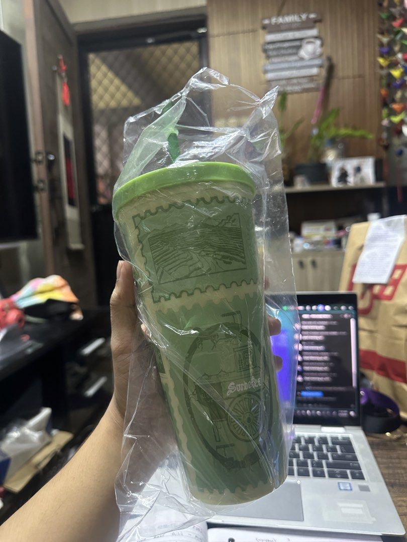 Coffee Bean Tumbler (Category: Water Bottles & Tumblers) located in Antipolo. Submitted by andyy0 (Listing ID 1460135680, Image 2). Description: Lakbay version 1.8k srp wysiwyg with box and straw brandnew! mop: gcash mod: lalamove or j&t.