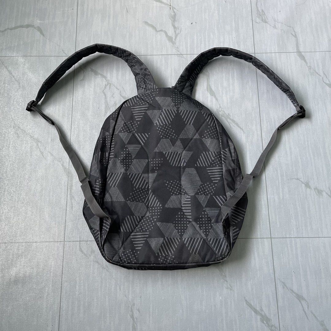 Columbia Jetfire III 20L Daypack Backpack Grey Geometric Pattern (Authentic) (Category: Backpacks) located in Cavite. Submitted by newclassicwear (Listing ID 1460187334, Image 3). Description: Size 20L Excellent Condition Lightly Used But Not Abused Dirt Inside Due To Stocks Super Minimal Tear In Lower Part - Columbia Jetfire III 20L Daypack - Color: Grey with a cool geometric pattern - Features a front zippered pocket - Adjustable straps for com