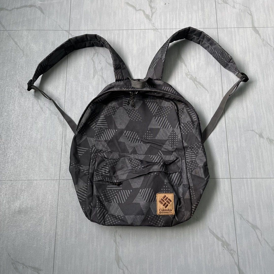 Columbia Jetfire III 20L Daypack Backpack Grey Geometric Pattern (Authentic) (Category: Backpacks) located in Cavite. Submitted by newclassicwear (Listing ID 1460187334, Image 2). Description: Size 20L Excellent Condition Lightly Used But Not Abused Dirt Inside Due To Stocks Super Minimal Tear In Lower Part - Columbia Jetfire III 20L Daypack - Color: Grey with a cool geometric pattern - Features a front zippered pocket - Adjustable straps for com