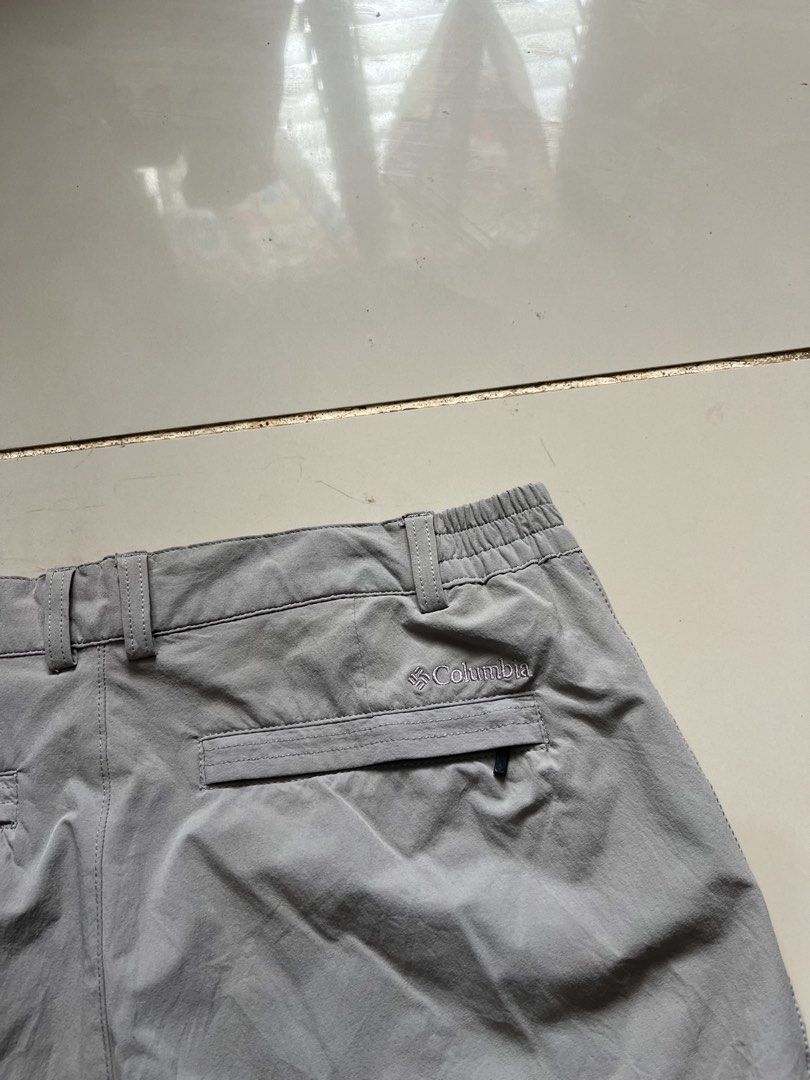 Columbia nylon short (Category: Shorts) located in Lapu Lapu. Submitted by jhonrener41426 (Listing ID 1460112325, Image 3). Description: Size 32/34 Length-20.5 Leg opening-11 Excellent condition Color rate 9.8/10 Authentic Issue last pic need wash .