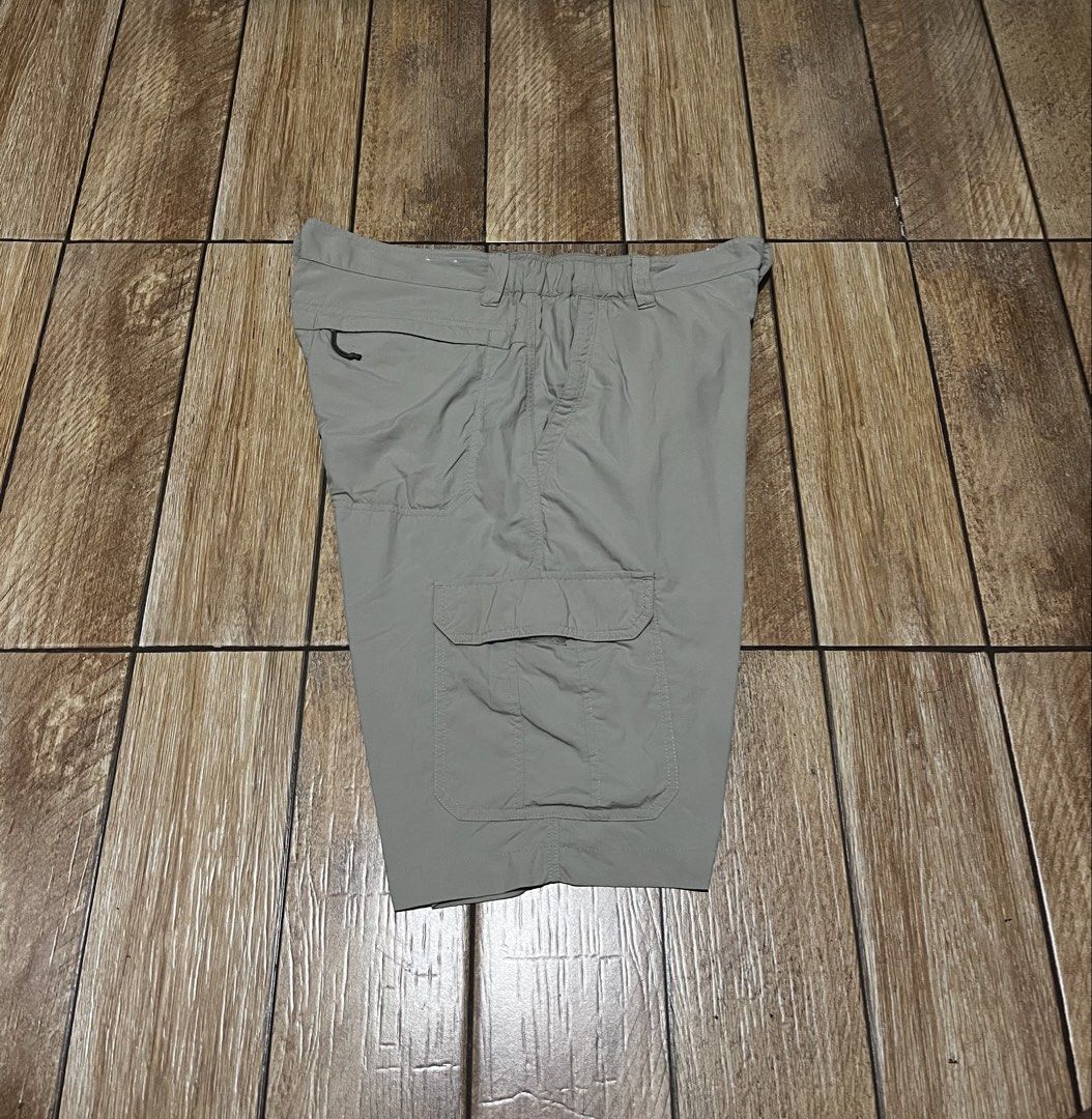 Columbia Omni Shade (Category: Shorts) located in Paranaque City. Submitted by kuuuurt (Listing ID 1460171362, Image 3). Description: Good Condition Color rate 10/10 Issue : Not visible stain and scratch Width 34 Length 22.5 Leg hole 11 🏷️ 300 FREE SHIPPING 📦 SHIPPING NATIONWIDE via J&T 📍 Parañaque 1700.