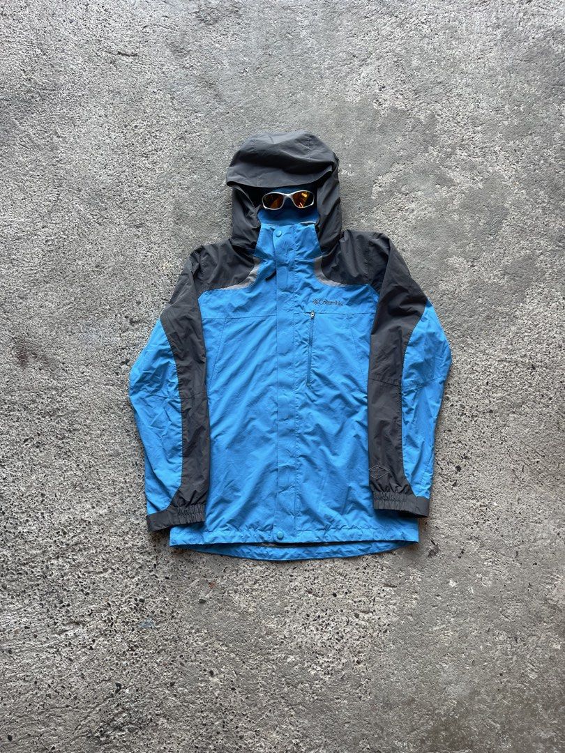 Columbia Outdoor Jacket (Category: Coats, Jackets and Outerwear) located in Baliuag. Submitted by cjfindz (Listing ID 1460149447, Image 1). Description: No issue M on tag but fit to Large Good Condition.