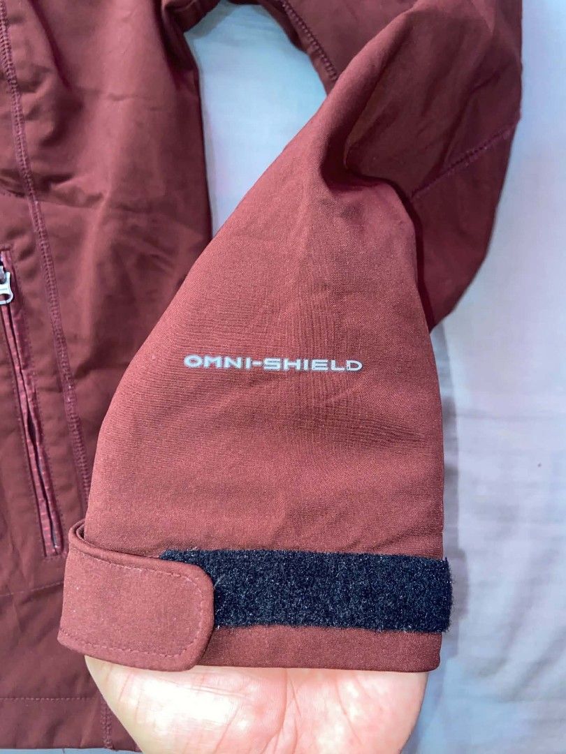Columbia Titanium Omni-Shield Hooded Jacket (Category: Coats, Jackets and Outerwear) located in Prosperidad. Submitted by kriscastano1968 (Listing ID 1460188593, Image 3). Description: - Columbia Titanium Jacket - Color: Deep Reddish-Brown - Omni-Shield Technology: Water and stain repellent - Features: Hood, adjustable velcro cuffs, 2 zippered front pockets - Ideal for outdoor activities.