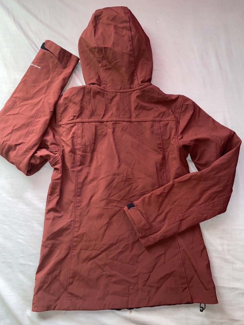 Columbia Titanium Omni-Shield Hooded Jacket (Category: Coats, Jackets and Outerwear) located in Prosperidad. Submitted by kriscastano1968 (Listing ID 1460188593, Image 2). Description: - Columbia Titanium Jacket - Color: Deep Reddish-Brown - Omni-Shield Technology: Water and stain repellent - Features: Hood, adjustable velcro cuffs, 2 zippered front pockets - Ideal for outdoor activities.