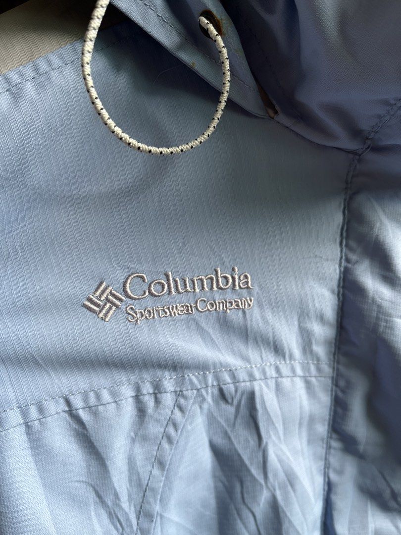 COLUMBIA TITANIUM PACKABLE HOODIE (Category: Hoodies) located in Cagayan de Oro. Submitted by rewornthriftph (Listing ID 1460129163, Image 2). Description: width: 22.5 length: 27.7 medium to large | FITS also on small Color rate: 9.5/10 Issue: MINOR RUST In VERY GOOD Condition See details and reference on slides Payment Methods: GCASH/JNT PLS MANAGE YOUR EXPECTATIONS. THRIFT ITEMS, NO CANCELLATION ₱1000.