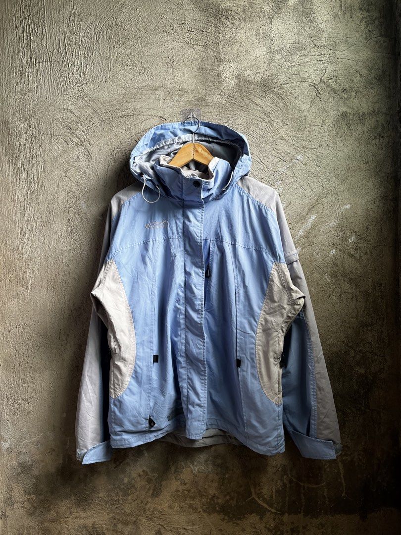 COLUMBIA TITANIUM PACKABLE HOODIE (Category: Hoodies) located in Cagayan de Oro. Submitted by rewornthriftph (Listing ID 1460129163, Image 1). Description: width: 22.5 length: 27.7 medium to large | FITS also on small Color rate: 9.5/10 Issue: MINOR RUST In VERY GOOD Condition See details and reference on slides Payment Methods: GCASH/JNT PLS MANAGE YOUR EXPECTATIONS. THRIFT ITEMS, NO CANCELLATION ₱1000.