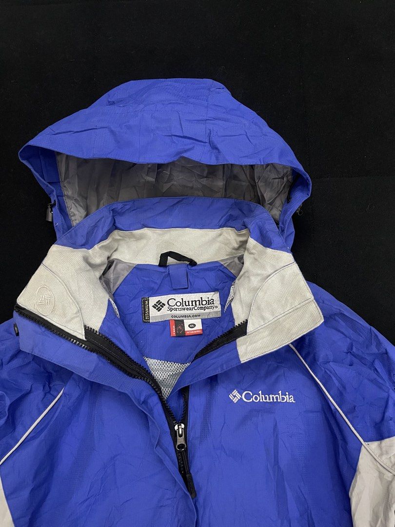 Columbia Titanium Waterproof (Category: Outdoor Furniture) located in Muntinlupa City. Submitted by clarencemirones (Listing ID 1460182675, Image 2). Description: Columbia Titanium waterproof XXL| 22 x 26 29sleeves ₱800 only dm me!.