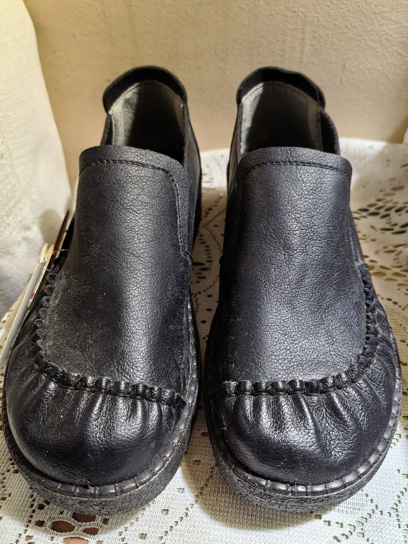 Comfort Women Shoes (Category: Flats & Sandals) located in Manila. Submitted by luckycharm_215 (Listing ID 1460161990, Image 1). Description: New.