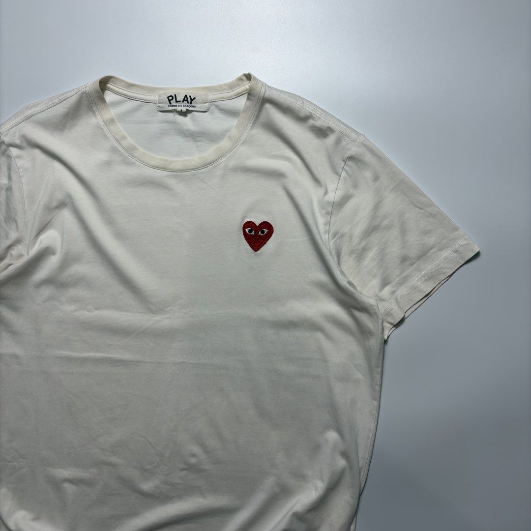 COMME des Garcons Play Heart Side Patch Tee (Category: Tshirts & Polo Shirts ) located in Makati City. Submitted by tulakngdamit.ph (Listing ID 1460276080, Image 2). Description: WTS! CDG Play Side Logo Width: 20 Inches Length: 27 Inches Good Condition.