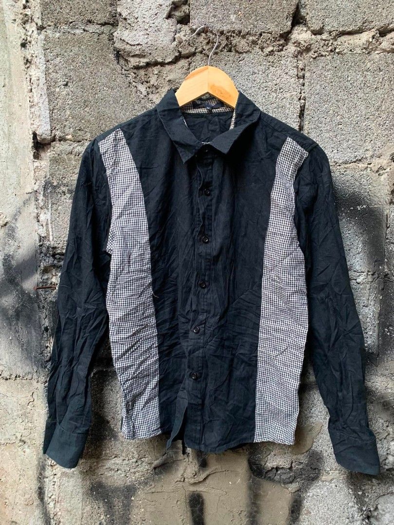 commes des garcons (Category: Formal Shirts) located in Davao. Submitted by terrencefinds (Listing ID 1460225375, Image 1). Description: Issue cut yung tag script but honestly This cdg commes des garcons no issue 18.5x25,5.