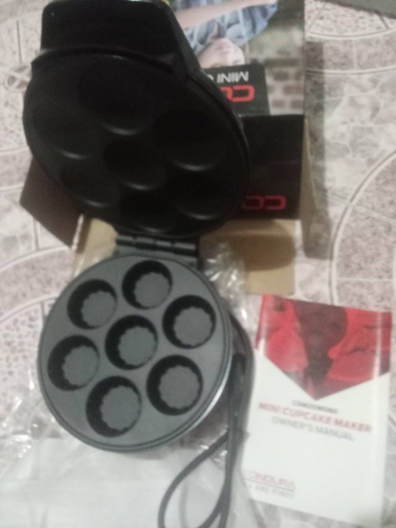 Condura mini cupcake maker (Category: Electrical, Adaptors & Sockets) located in Bacoor. Submitted by yaniracha__ (Listing ID 1460177156, Image 2). Description: selling mini cupcake maker napanalunan sa christmas party used once lng to try if nagana and goods naman sya pls pm po if inch thankyy.