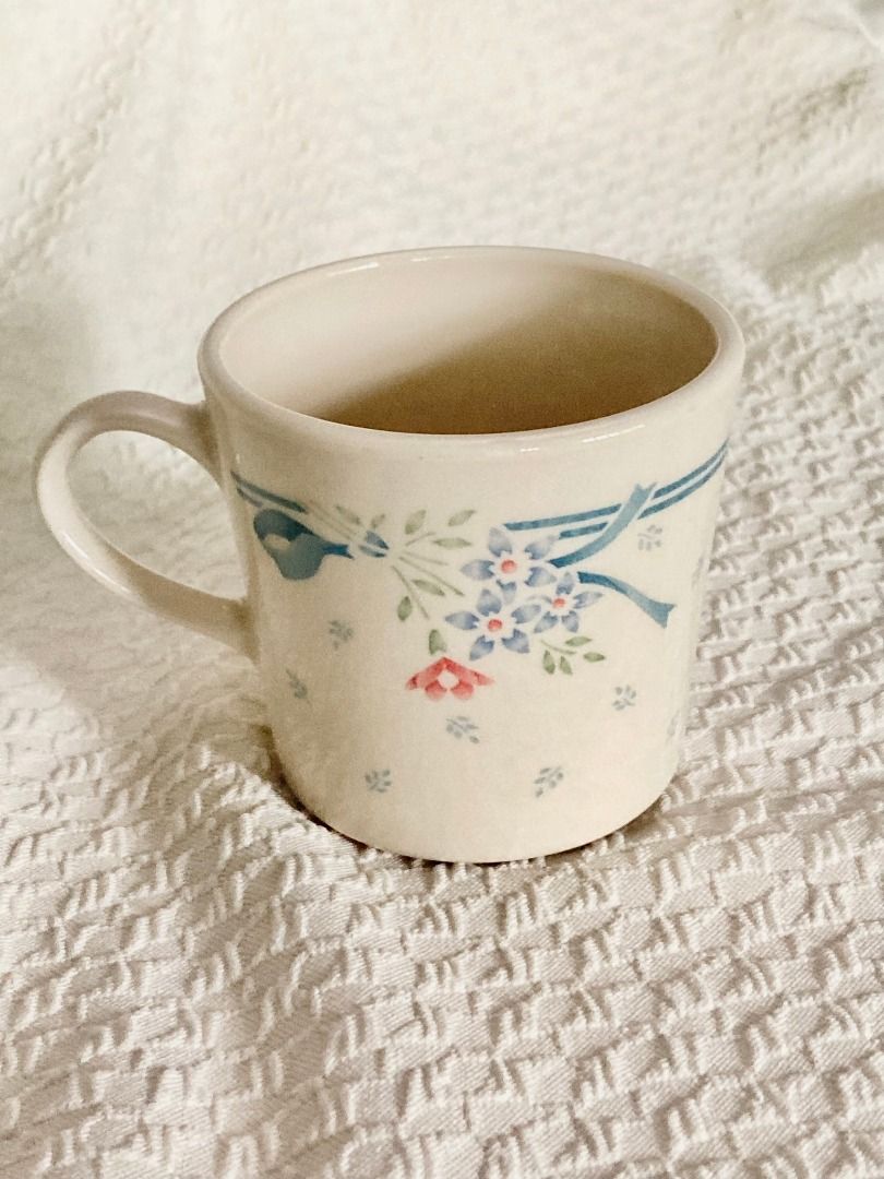 CORNING mugs with dainty floral design (Category: Coffee & Tea Tableware) located in Marikina City. Submitted by claRAYEon (Listing ID 1460172939, Image 2). Description: 6-Piece Mug Set ☕ ₱200 per mug ₱1,000 for the whole set (save ₱200) Selling as a set or individually Send me a message if interested!.