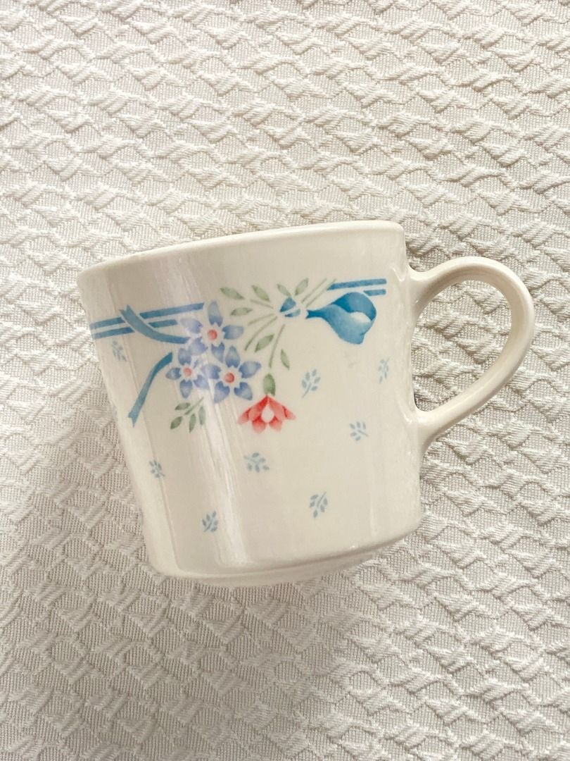 CORNING mugs with dainty floral design (Category: Coffee & Tea Tableware) located in Marikina City. Submitted by claRAYEon (Listing ID 1460172939, Image 3). Description: 6-Piece Mug Set ☕ ₱200 per mug ₱1,000 for the whole set (save ₱200) Selling as a set or individually Send me a message if interested!.