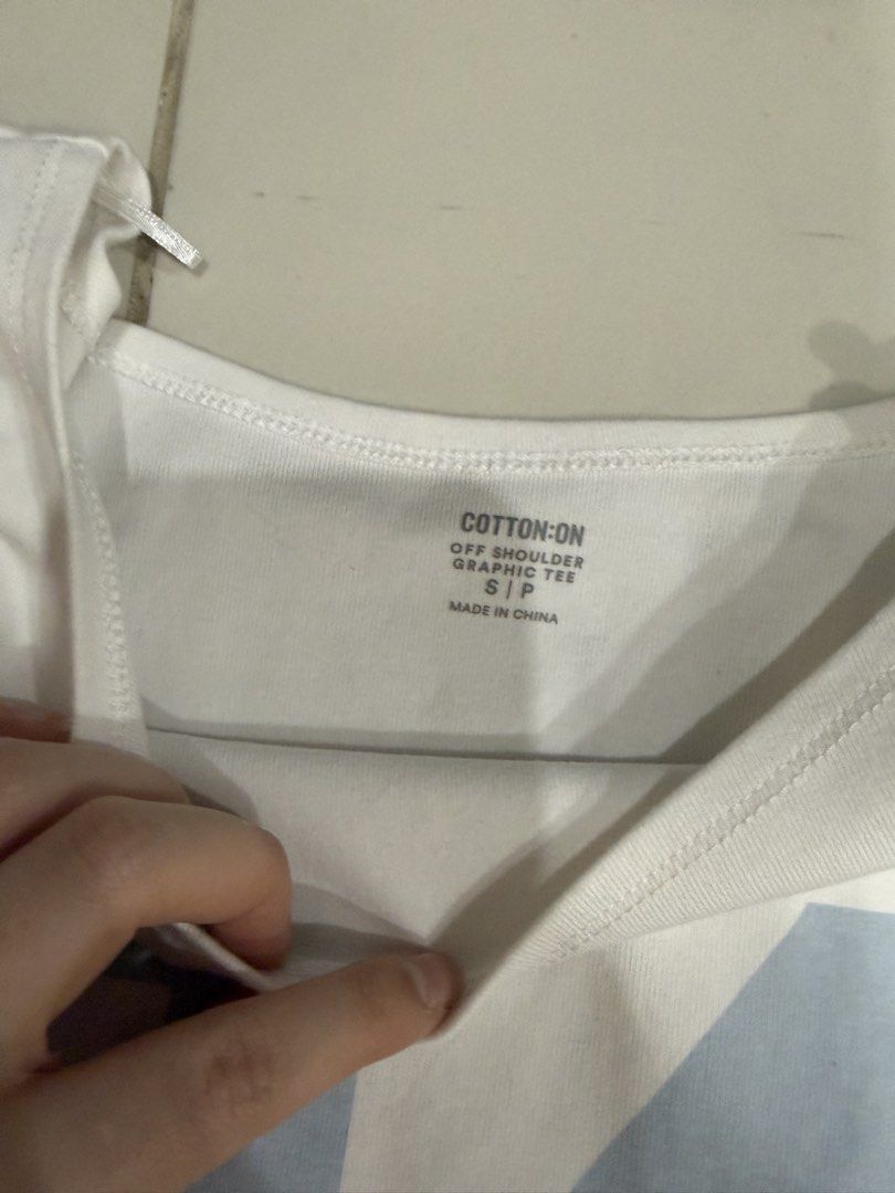COTTON ON OFF SHOULDER TOP (Category: Blouses) located in Manila. Submitted by ksywn (Listing ID 1460293326, Image 2). Description: barely used mint condi.