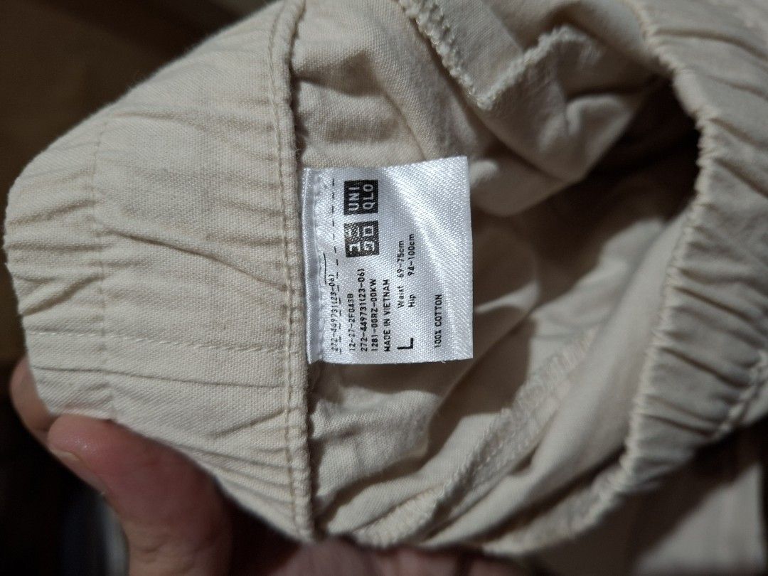 Unqilo Cotton Relax Ankle Pants (Category: Other Bottoms) located in Bacolod City. Submitted by prelovedfinds_byjm (Listing ID 1460167549, Image 2). Description: Preloved Uniqlo Cotton Relax Pants Used, size Large DM for other inquiries.