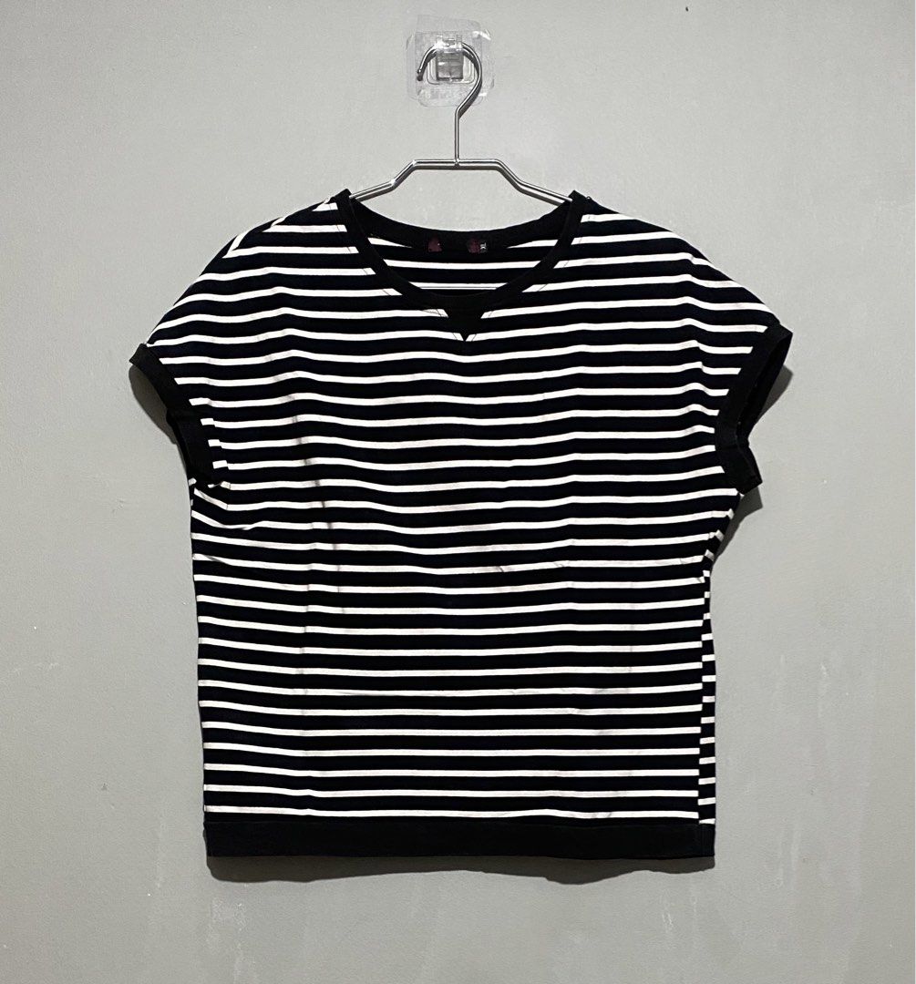 Cotton Stripe Shirt (Category: Shirts) located in Mandaluyong City. Submitted by aiztyle (Listing ID 1460131814, Image 1). Description: Cotton Stripe Shirt Best fit Medium to Semi Large Measurement: Bust 38”-40” Length 22” SALE Php100.00 only.
