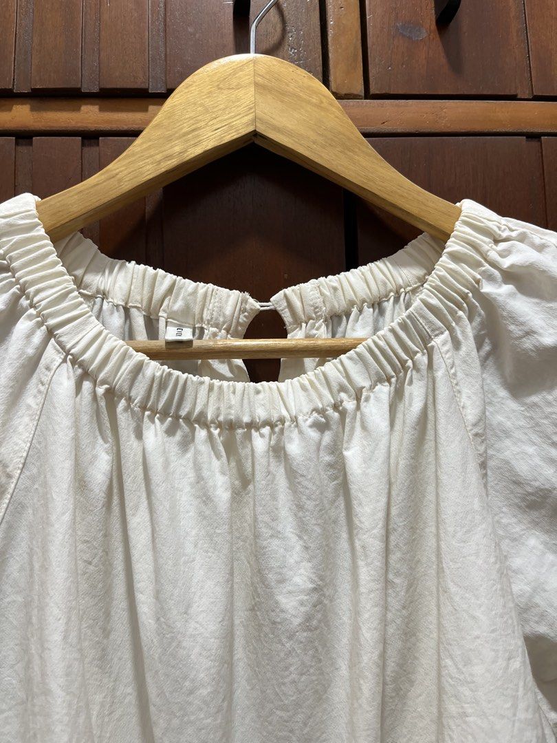 Cream Gathered Neckline Top (Category: Blouses) located in Cagayan de Oro. Submitted by prelovederela (Listing ID 1460252897, Image 2). Description: - fits s to m frames -wore once lng!.