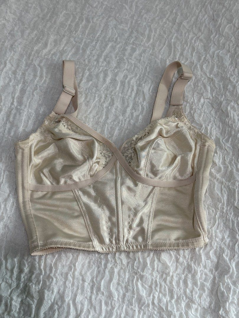 Cream Lace corset bustier top (Category: Others Tops) located in Manila. Submitted by prelovedby_lou (Listing ID 1460159674, Image 2). Description: Fits xs-s.