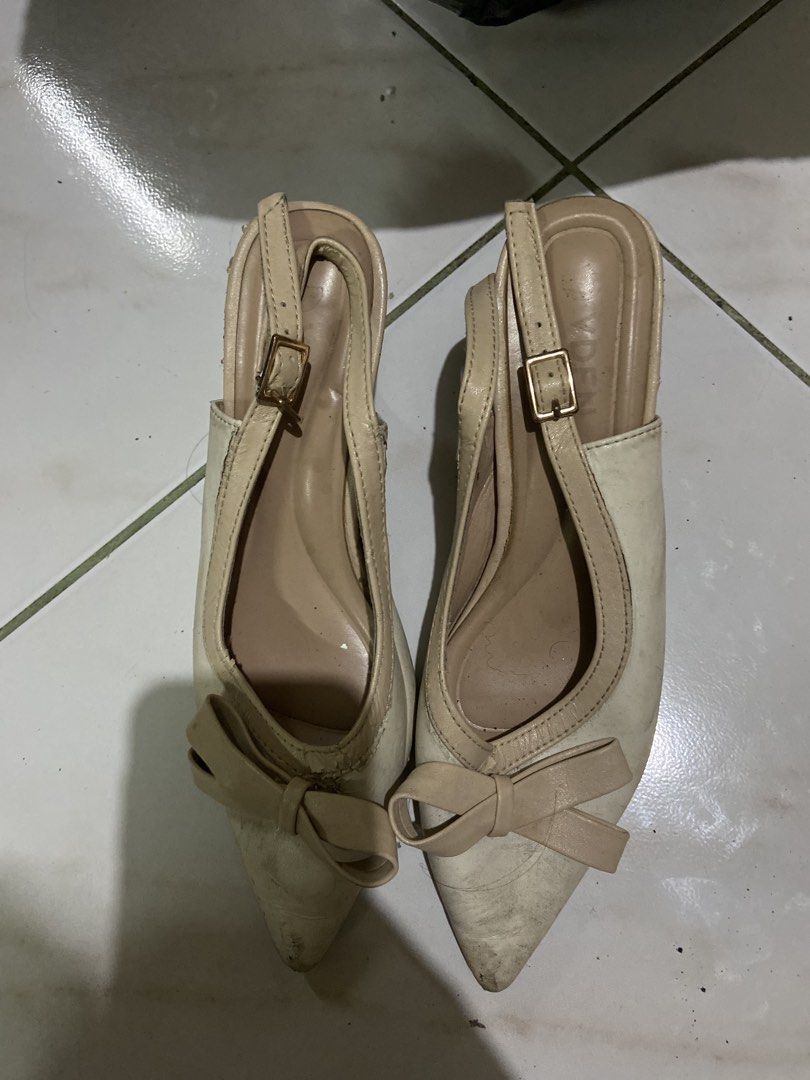 Cream Slingback Heels with Bow Detail (Category: Heels) located in Quezon City. Submitted by ethereal908 (Listing ID 1460254348, Image 1). Description: - Stylish cream slingback heels - Adorable bow detail on the front - Adjustable strap with buckle closure - Elegant pointed toe design - Versatile for various occasions - Minor signs of wear visible on exterior and soles.