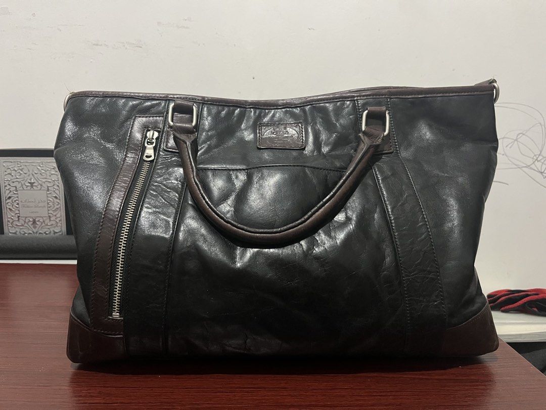 Creed x Men’s Bigi Leather Bag (Category: Sling Bags) located in Urdaneta. Submitted by supremo_fi (Listing ID 1460120152, Image 2). Description: CREED x Men’s Bigi Collaboration Leather Bag Excellent condition All zippers intact and working Authentic Strap Included Pm for more info.