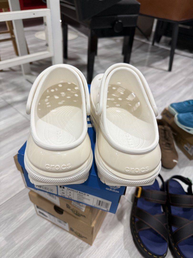 Crocs mega crush clogs ,size 7 (Category: Announcements) located in Manila. Submitted by johnmaunes36862 (Listing ID 1460199141, Image 3). Description: .