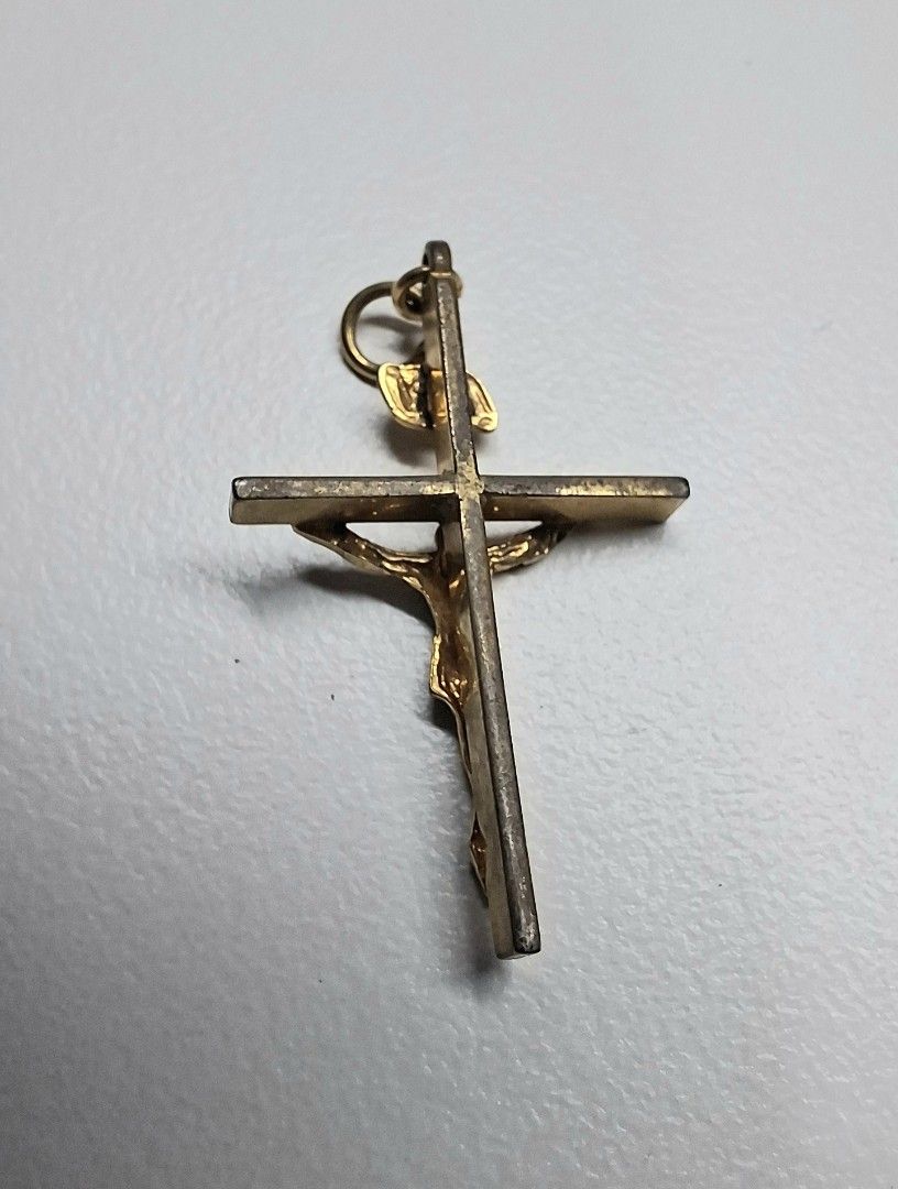 Crucifix Pendant (Category: Other Accessories) located in Makati City. Submitted by archaic532shop (Listing ID 1460193223, Image 2). Description: ■Approximate Dimensions: H-1.2cm HIPPING: Lalamove, Grabexpress, LBC, JT&T Buyer pays for shipping fee and courier pickup arrangements. • Provincial shipping Luzon, Visayas & Mindanao - Send a message for an estimates • Our store items are strictly sent by shipping only. Pls. inquire first regarding shi