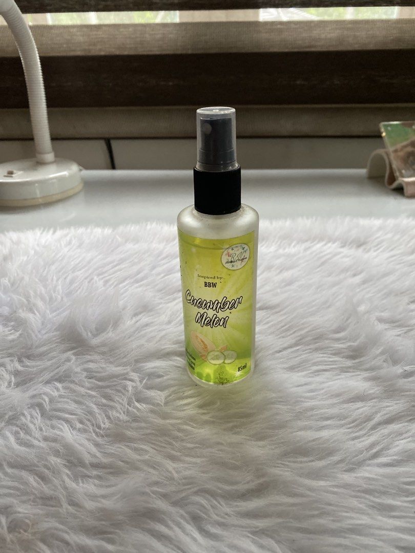 Cucumber Melon Body Mist Inspired by BBW (Category: Fragrance & Deodorants) located in Batangas. Submitted by v.ukay (Listing ID 1460176626, Image 2). Description: only sprayed this like less than 10 times rfs: decluttering SOBRANG BAGSAK PRESYO PAGSIOMAI LANG WHAJAHWHAH PLS HELP ME DECLUTTER!!! - Fresh and fruity scent, inspired by Bath & Body Works. - Perfect for a quick refresh throughout the day. - Comes in a convenient 85ml spray bottle..