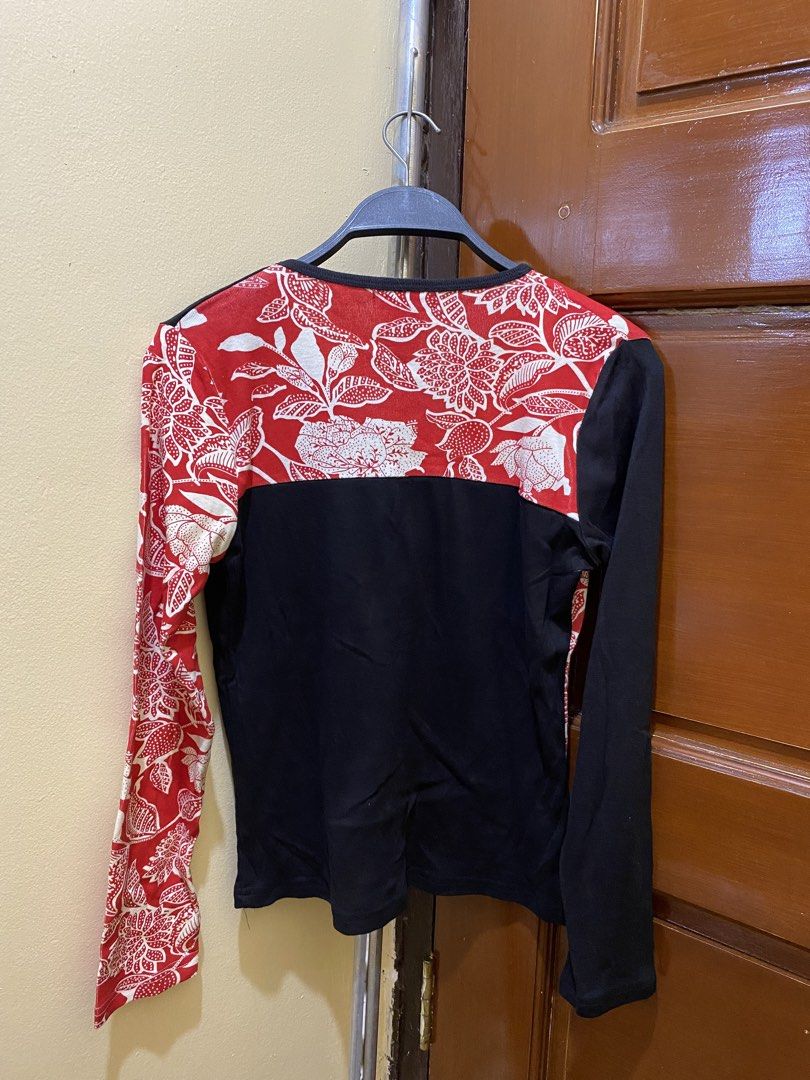 Cursto Red Floral & Black Patchwork (Category: Longsleeves) located in Manila. Submitted by haveago0dthrift (Listing ID 1460149962, Image 3). Description: - Cool long-sleeved top - Unique patchwork design - One side: vibrant red & white floral print - Other side: solid black with beaded flower embellishment - Cotton-feel fabric - Versatile for casual or dressed-up looks -Width 17 - Length 21.5.