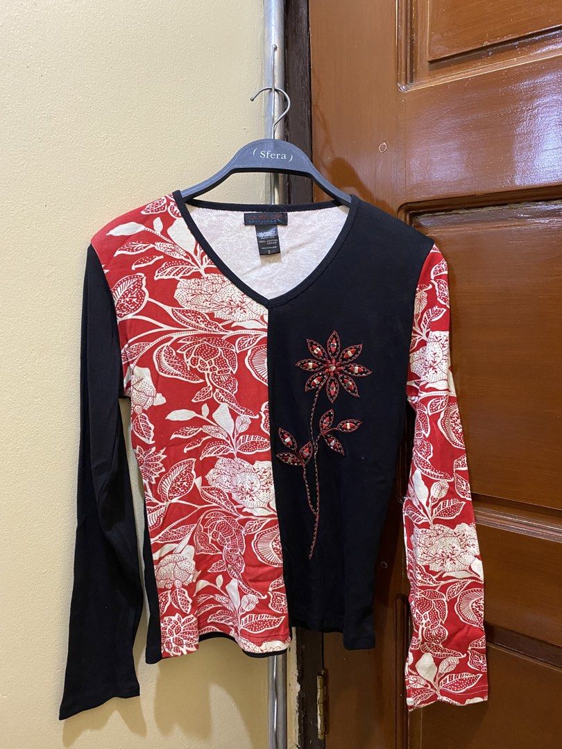 Cursto Red Floral & Black Patchwork (Category: Longsleeves) located in Manila. Submitted by haveago0dthrift (Listing ID 1460149962, Image 2). Description: - Cool long-sleeved top - Unique patchwork design - One side: vibrant red & white floral print - Other side: solid black with beaded flower embellishment - Cotton-feel fabric - Versatile for casual or dressed-up looks -Width 17 - Length 21.5.
