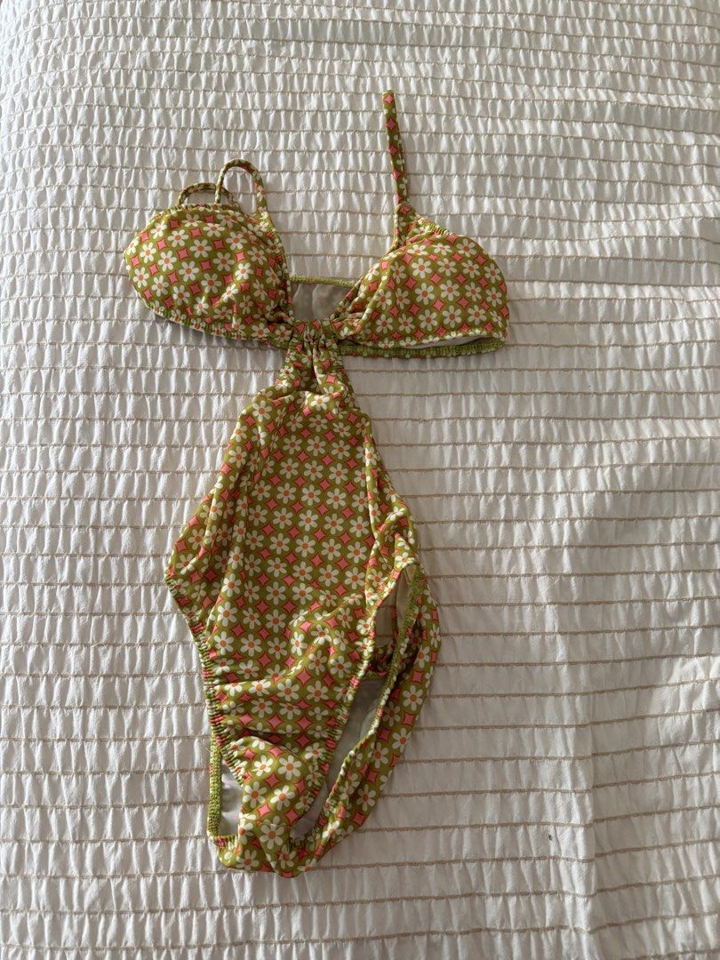 Daisy Bikini (Category: Bikinis & Swimsuits) located in Manila. Submitted by thriftfactor (Listing ID 1460165589, Image 2). Description: .