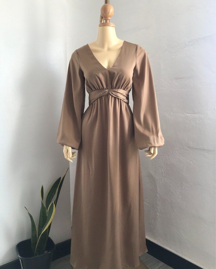 Daisy Says Satin Dress (Category: Evening dresses & gowns) located in Pasig City. Submitted by itscoletteannika (Listing ID 1460289764, Image 1). Description: Bought this for Php 3,999 Fits xs - s.