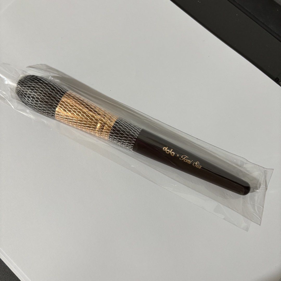 Dala x Toni Sia Master Blend Brush Remastered (Category: Makeup) located in Caloocan City. Submitted by declutter.cal (Listing ID 1460275111, Image 1). Description: .