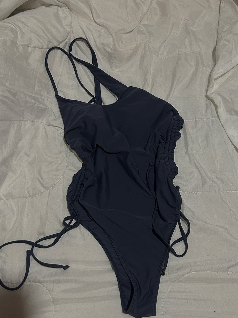 Dark Blue One-Piece Swimsuit with Ruched Sides (Category: Bikinis & Swimsuits) located in San Mateo. Submitted by _llyy (Listing ID 1460118410, Image 1). Description: .