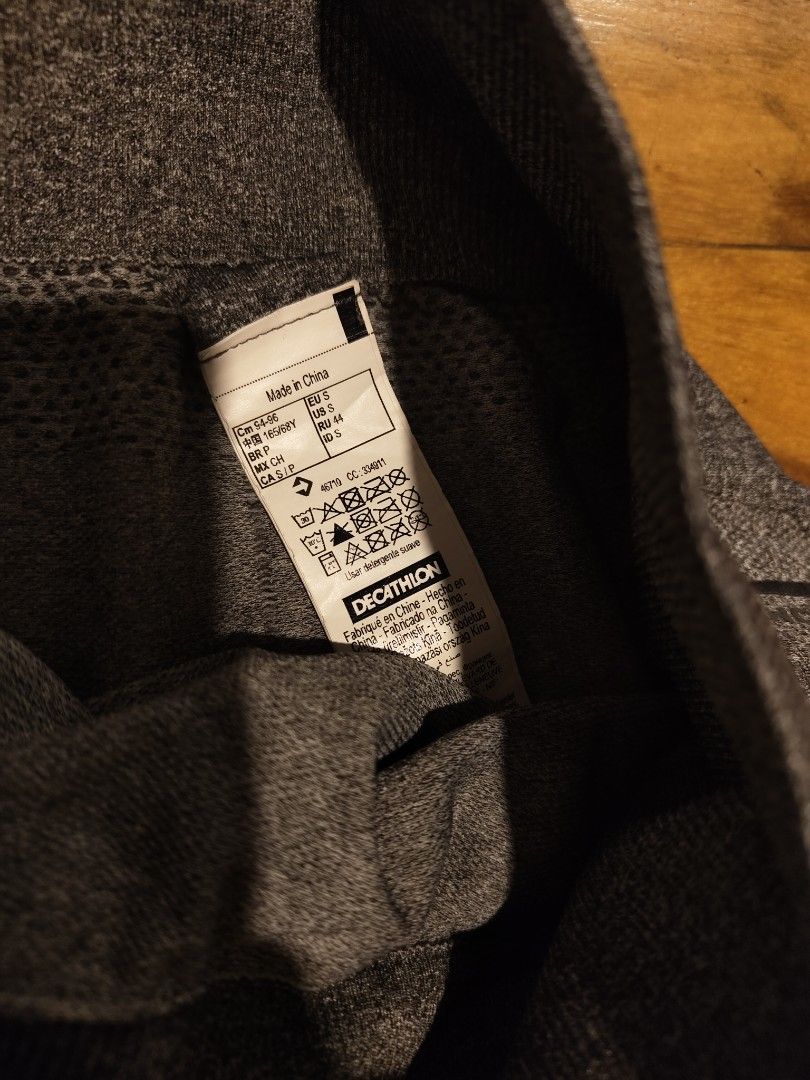 Decathlon Gray leggings (Category: Activewear) located in Makati City. Submitted by kfcalderon926 (Listing ID 1460220899, Image 3). Description: never used with pocket decathlon gray leggings size small Rfs: decluttering MOP: BPI/Gcash/ Gotyme delivery: via Grab or Lalamove ONLY. sf c/o. buyer Location: Makati.