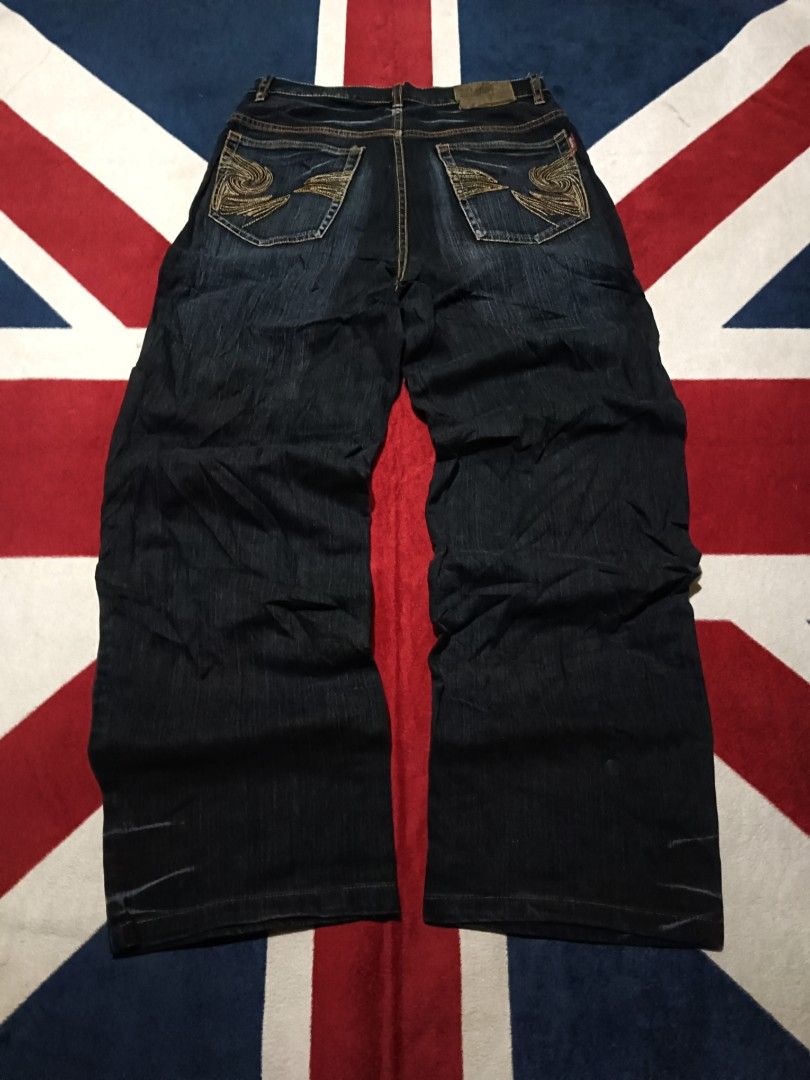 DERMSON BAGGY JEANS (Category: Jeans) located in Santa Cruz. Submitted by rae_declutclothes (Listing ID 1460108332, Image 1). Description: 28w 11 thighs 40 length 9 hem.