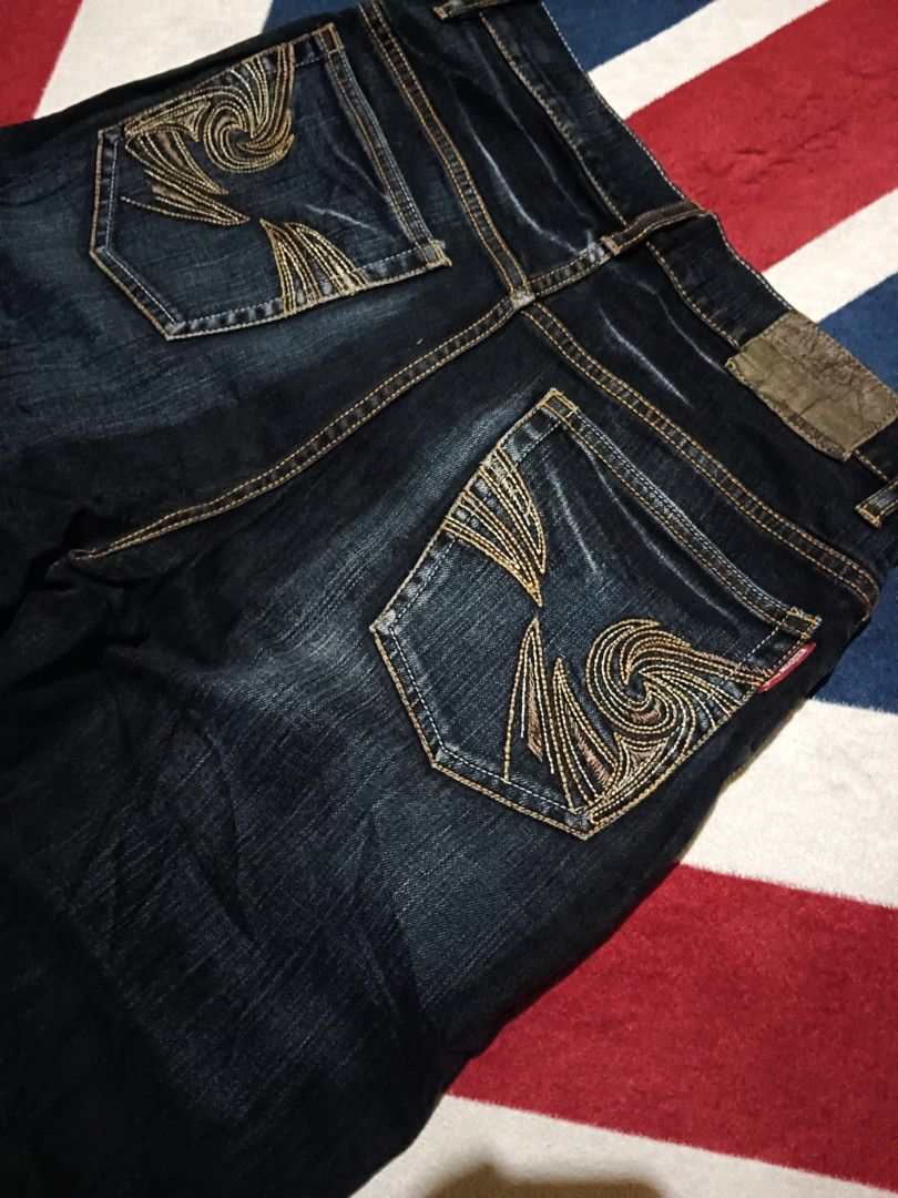 DERMSON BAGGY JEANS (Category: Jeans) located in Santa Cruz. Submitted by rae_declutclothes (Listing ID 1460108332, Image 3). Description: 28w 11 thighs 40 length 9 hem.