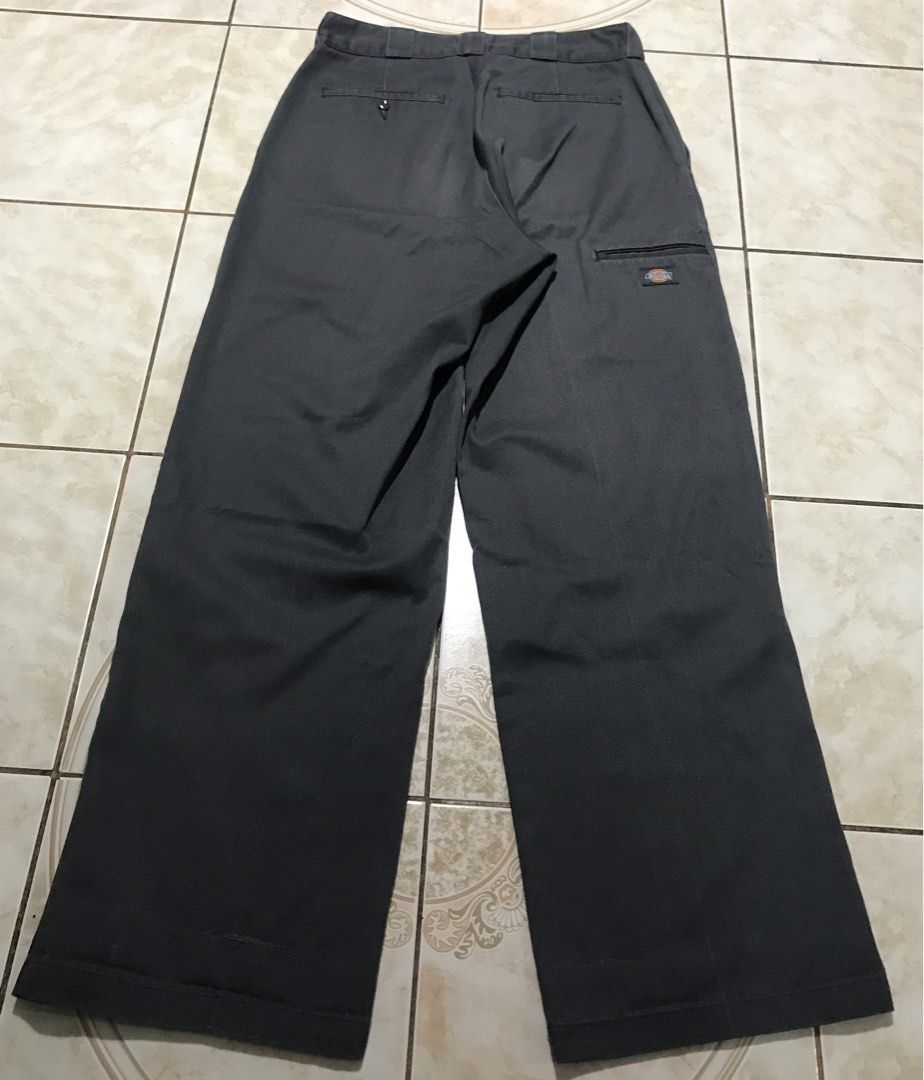 DICKIES DKNEE (Category: Jeans) located in Manila. Submitted by avecillaa57811 (Listing ID 1460244038, Image 3). Description: ❗️loose fit ❗️double knee ❗️30x41x14x10.