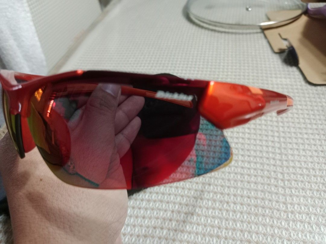 Dickies Red Sport Sunglasses with Case (Category: Sunglasses & Eyewear) located in Floridablanca. Submitted by davidpault15196 (Listing ID 1460171247, Image 1). Description: - Brand: Dickies - Color: Bright Red Frame - Lenses: Mirrored with gradient effect, slight tint - Features: Ideal for outdoor activities and sports - Includes: Black protective case.